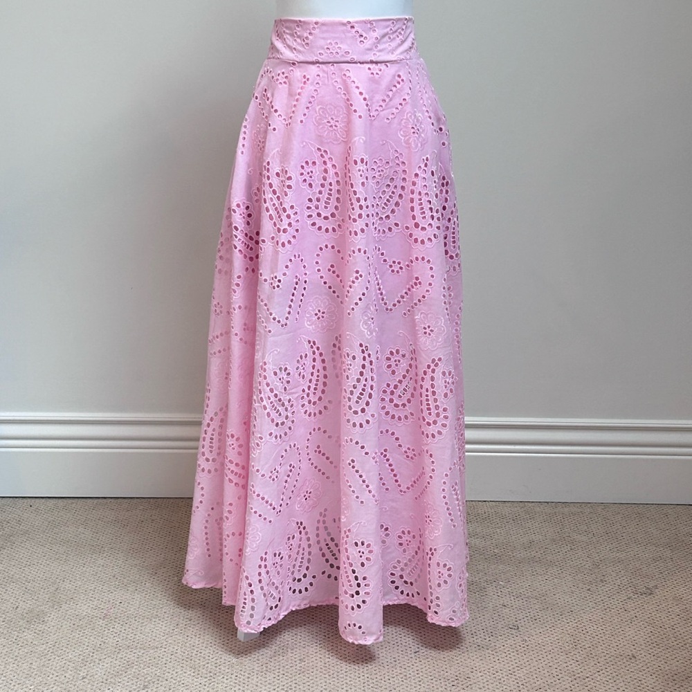 💕Beautiful Light Pink Eyelet Lace Maxi Skirt💕